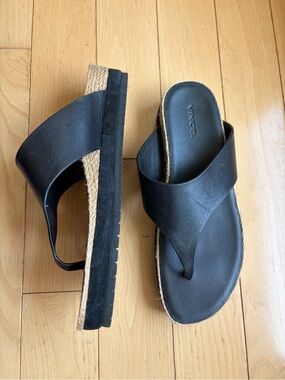 Vince Leather Platform Thongs / Sandals